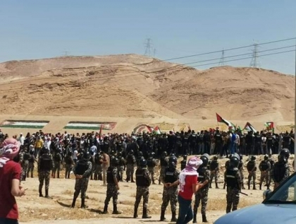 أردنيون يحتشدون قرب الحدود نصرة لفلسطين