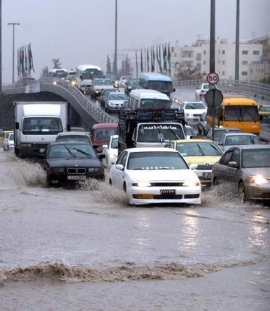 طقس العرب بحذر من مخاطر الأمطار الغزيرة غدا الثلاثاء