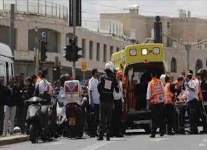 إصابة إسرائيليين اثنين “طعنا” وقعت في قرية “عزون” قرب مدينة قلقيلية شمال الضفة الغربية.