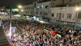 وقفة تضامنية مع غزة أمام المسجد الحسيني