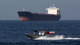 ايران تعلن احتجاز ناقلة نفط في الخليج
